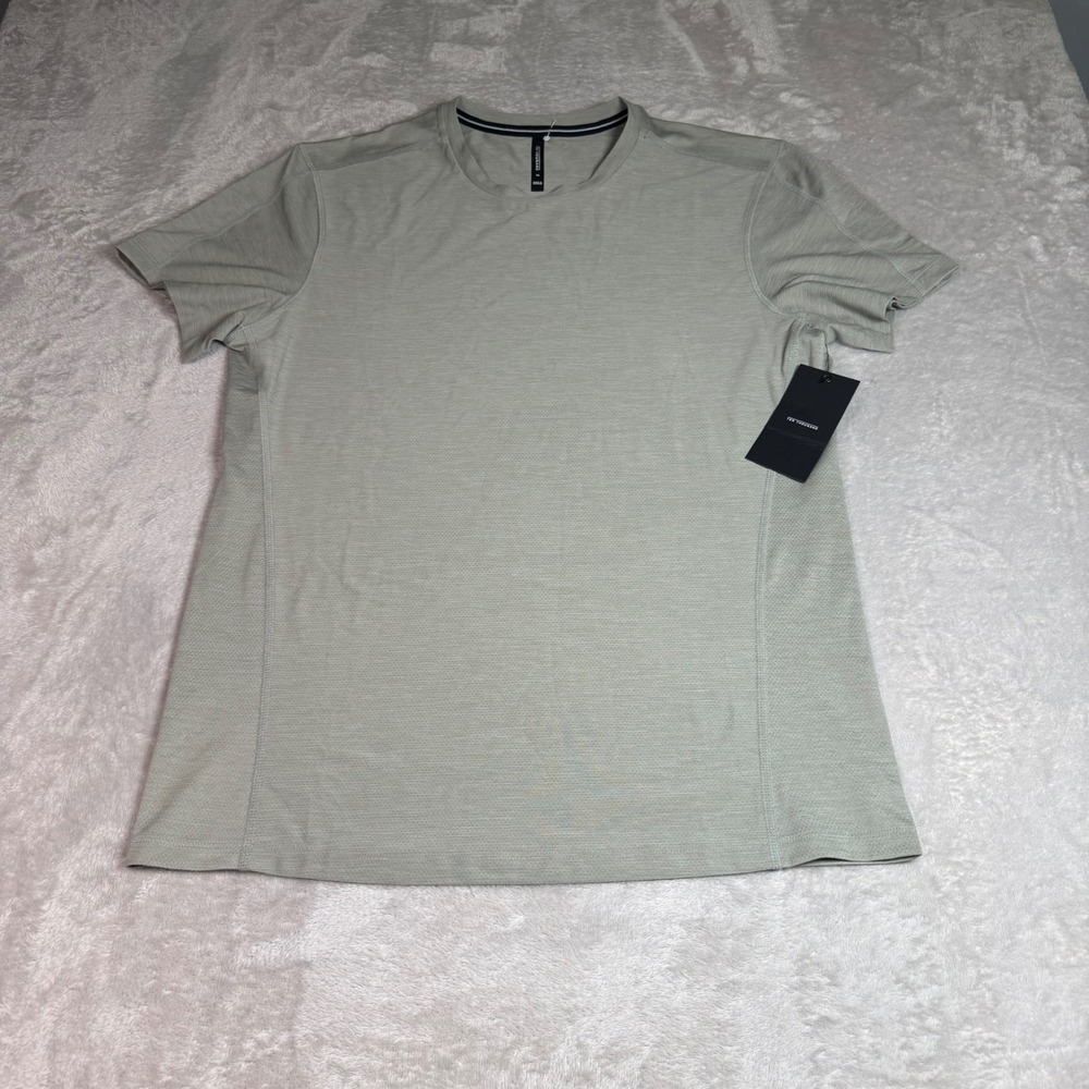 NWT Ten Thousand Mens The Versatile Shirt T-Shirt Sage M Athletic